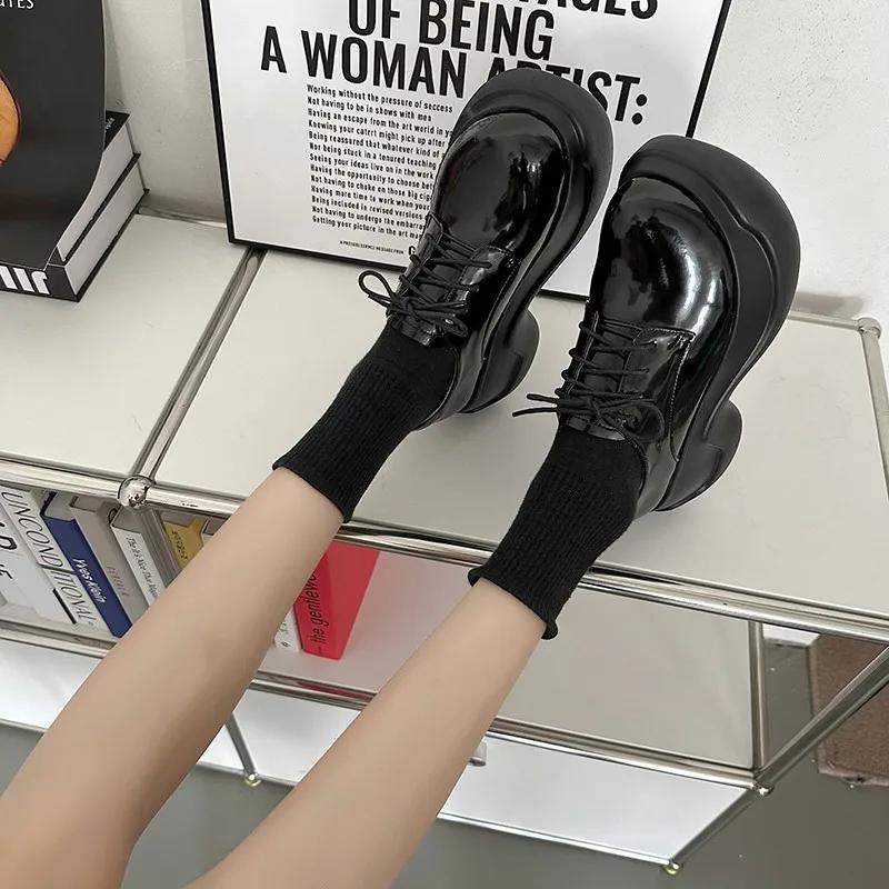 Осенние женские массивные кроссовки — фото 4