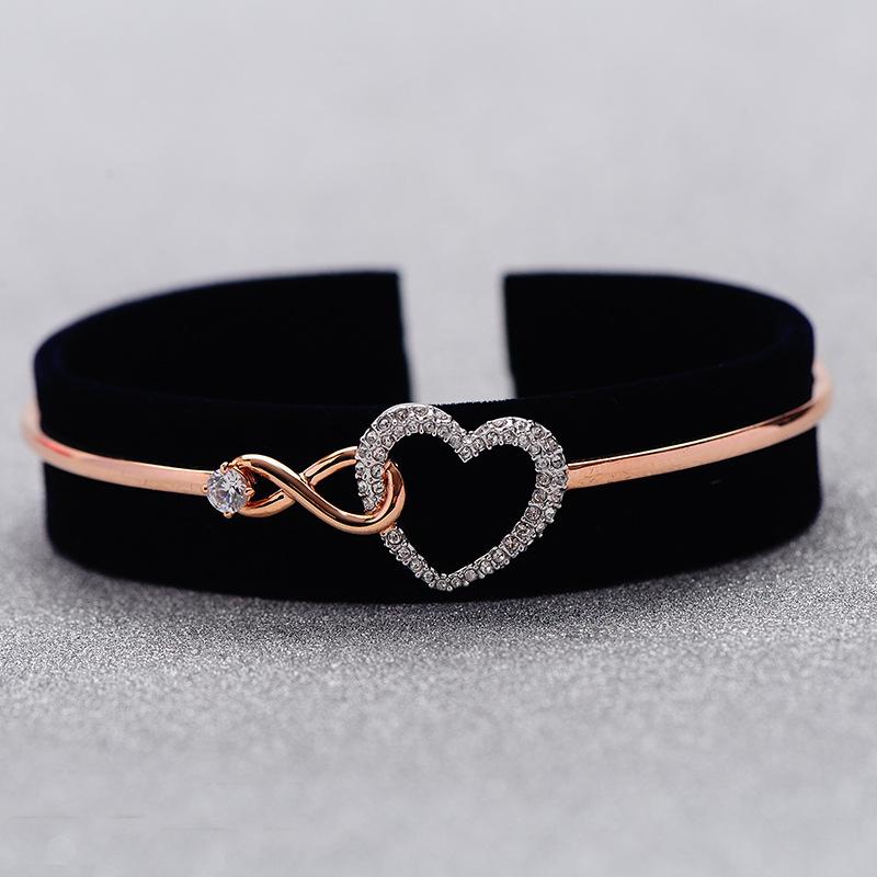 Ladies Gold Bracelet With Love Style Fashionable High Quality Shining Beautiful