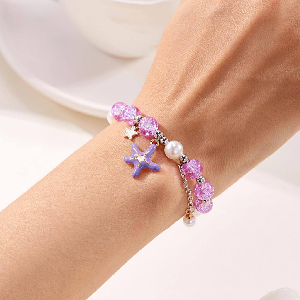 Elegantes Armband mit Anhänger aus Seesternschale, leichtes minimalistisches Schmuckstück, bequeme Perlen-Handkette, Geschenk für Frauen