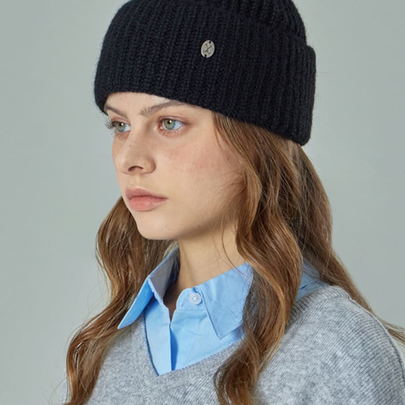 

VARZAR VA Изогнутая овальная металлическая вязаная шапка черная FREE