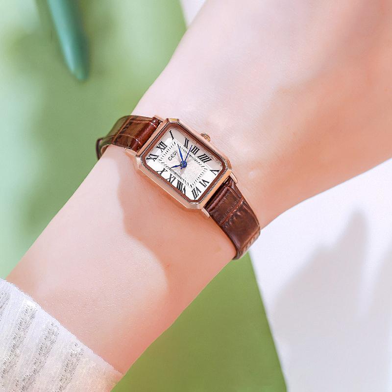 UTHAI CQ363 Retro Women Watch with High-end Temperamentwaterproof Strapquartz Watchsimple Clock Giftwatches for Woman