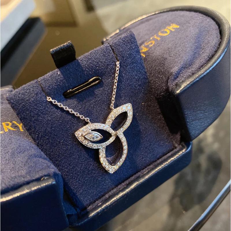 Trendy Luxury Geometric Diamond Necklace for Women - Elegant, Stylish, Versatile Collarbone Accessory, Loved by Influencers
