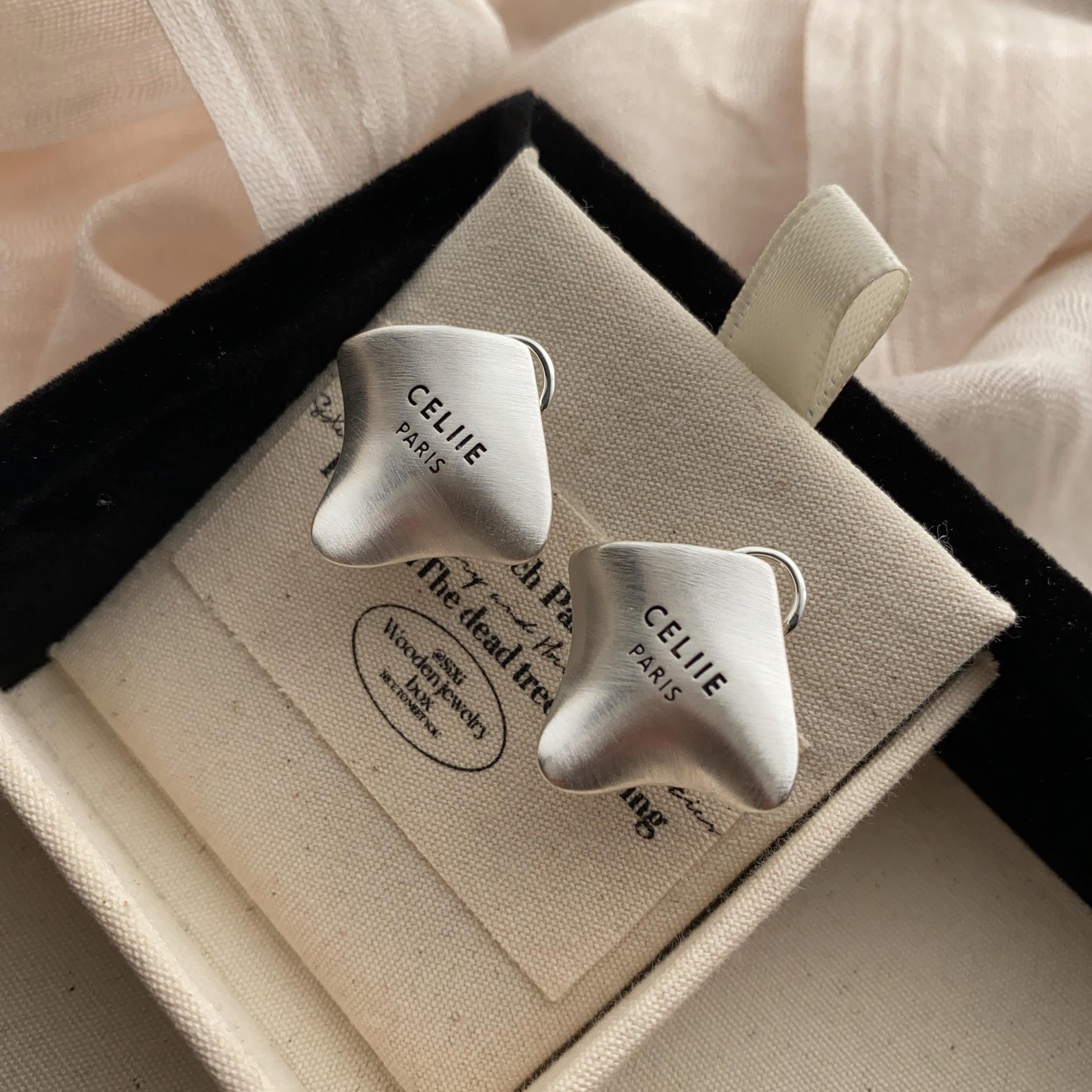 

Retro metal brushed three-dimensional opportunity unique niche design stud earrings fashion commuting versatile atmosphere earrings women