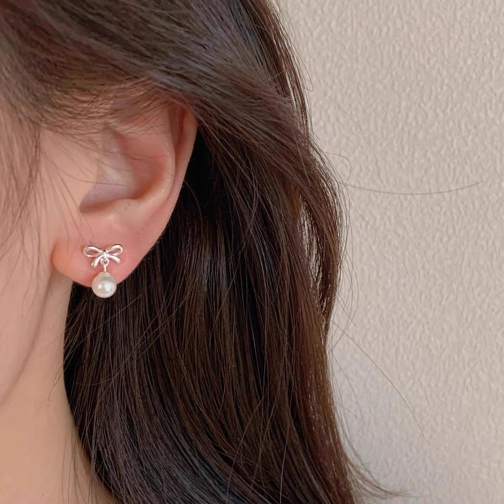 French Small Fragrant Style Pearl Stud Earrings Women's Light Luxury High-end Sense Retro Temperament Earrings Ear Jewelry