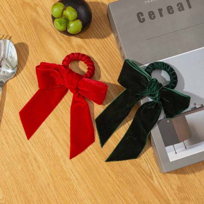 Holiday Christmas Bow Napkin Rings Red and Green Velvet Napkin Holders Festive Table Setting Tissue Rings for New Year