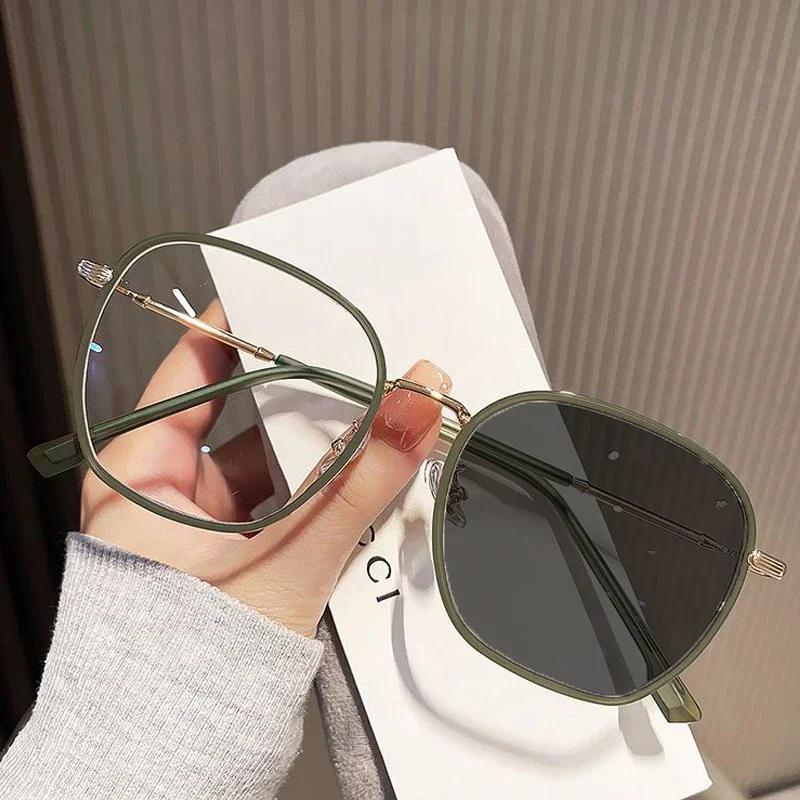 

Round Frame Finished Prescription Myopic Glasses Fashionable Anti Blue Lightweight Design Color Changing Sunglasses for Nearsighted Eyeglasses -4.0