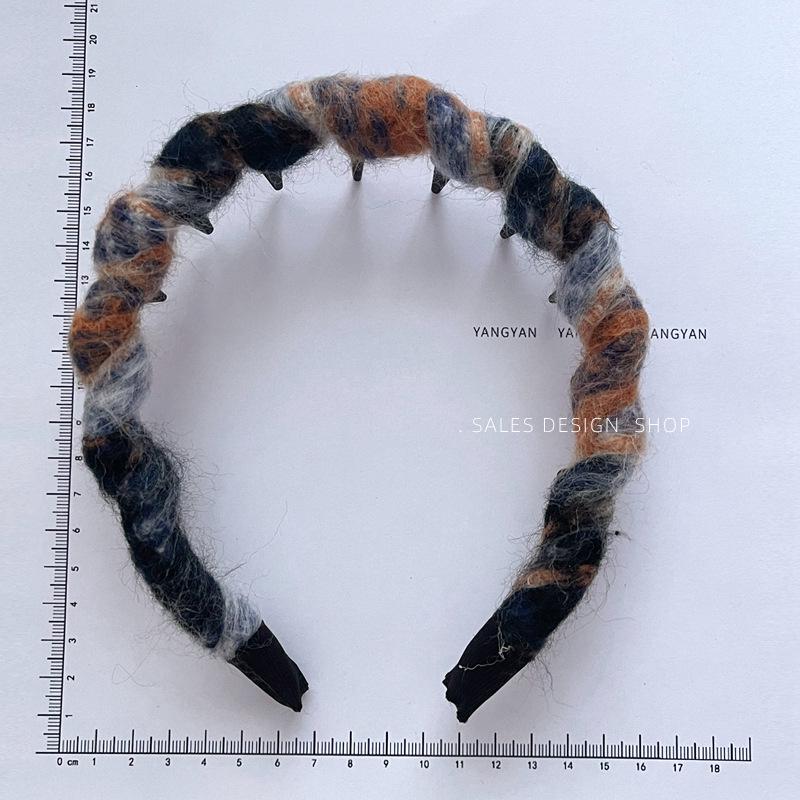 Colorful Yarn Wave Headband for Women - Autumn/Winter 2025 Anti-Slip Hair Clip & Face Washing Accessory