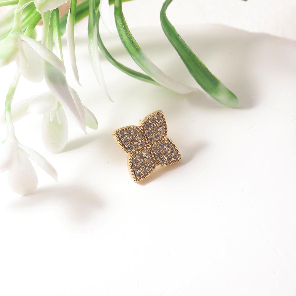 Elegant 3D Butterfly Diamond Stud Earrings for Women - Light Luxury, Shiny, Fashionable, Versatile for Daily Commute