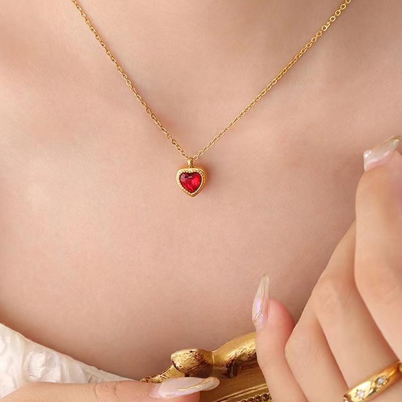Peach Heart Zircon Pendant Necklace, Gold-Plated Titanium Steel, Sweet and Versatile Everyday Clavicle Chain