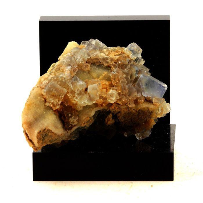 Pierres et Minéraux. Fluorite. 415.5 ct. La Barre, Puy-de-Dôme, France.