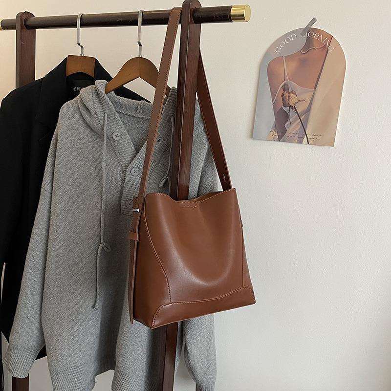 Fashion women's bags new high-end large-capacity bucket bags niche design single shoulder crossbody armpit bags