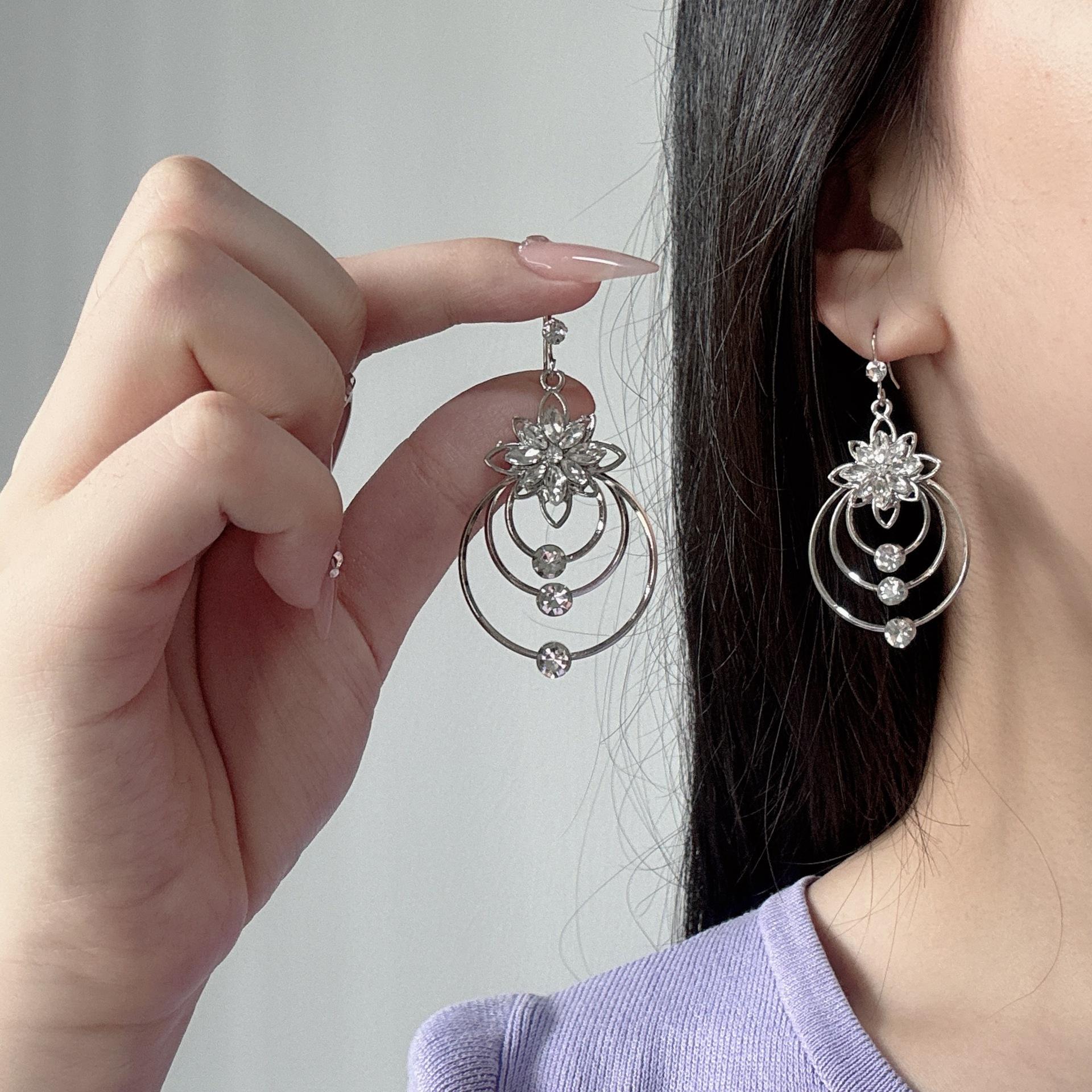 

Изысканные серьги для женщин Французская элегантность индивидуальность цветок круг легкая роскошь инкрустация бриллиантами вечернее ювелирное украшение аксессуар ED115