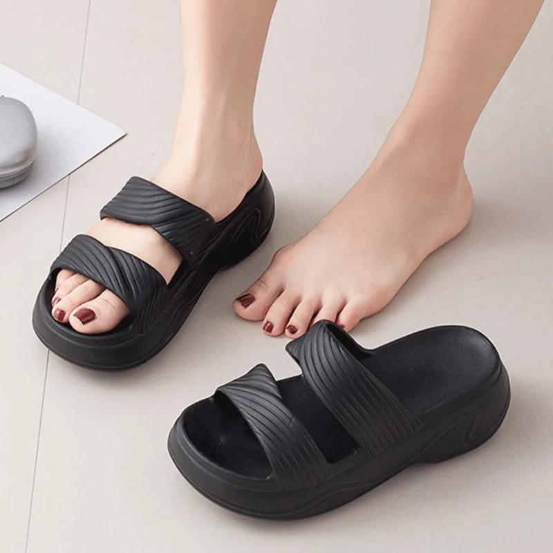 

Модные легкие шлепанцы на платформе из ЭВА для женщин 2025 лето нескользящие пляжные сандалии женские однотонные с толстой мягкой подошвой подушки 40-41 чёрный