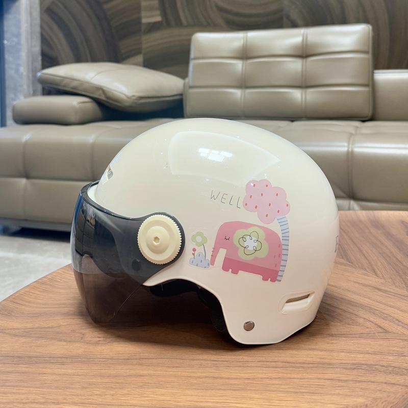 Helmets Women's Summer Electric Motorcycles Men's and Women's Half Helmets Battery Cars Universal In All Seasons