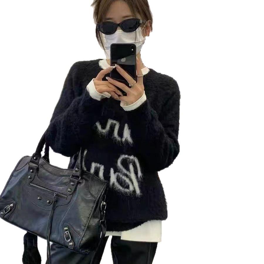Spice Girl Rivet Locomotive Bag Large Capacity Premium Sense One Shoulder Underarm Crossbody Bag Handheld Tote Large Bag