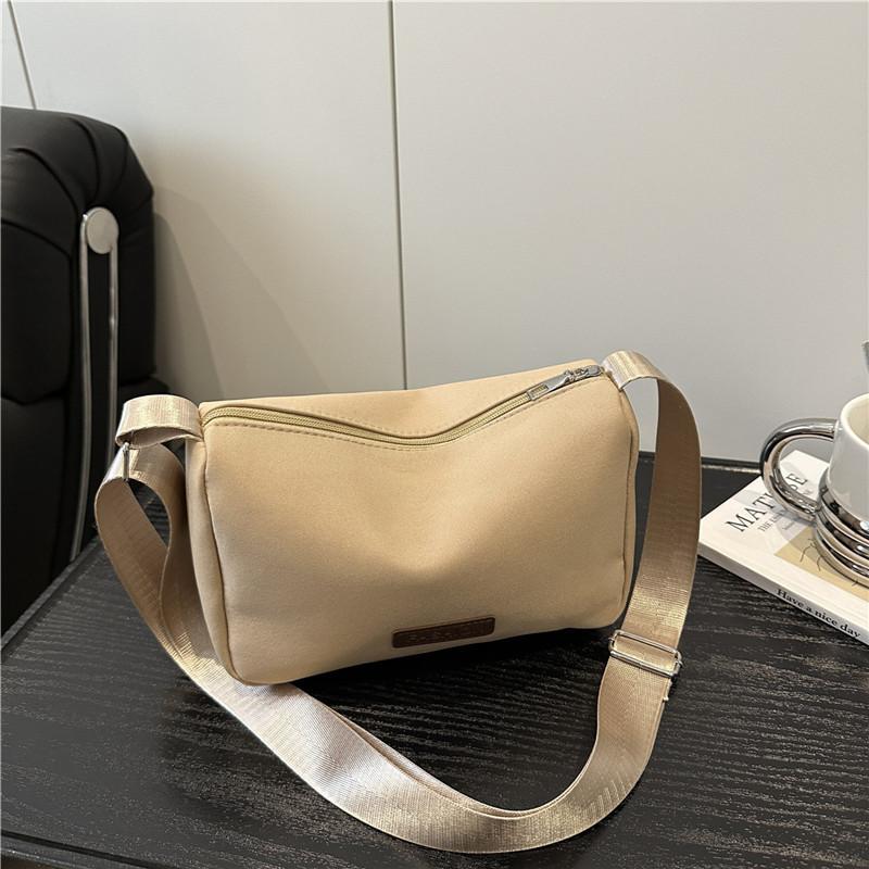 

Нейлоновая тканевая сумка женская 2025 лето новая женская сумка модная сумка-мессенджер легкая сумка через плечо хаки