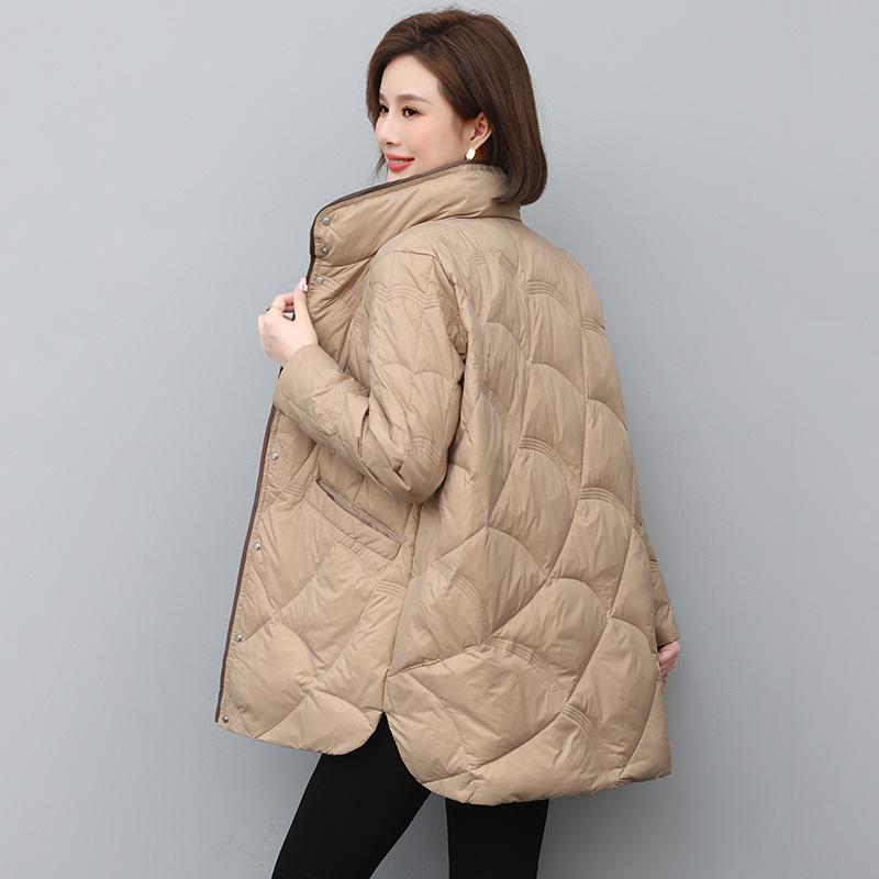 

2024 Женский легкий пуховик средней длины: Модный зимний стиль для среднего и пожилого возраста XXL (130-140 jin) хаки