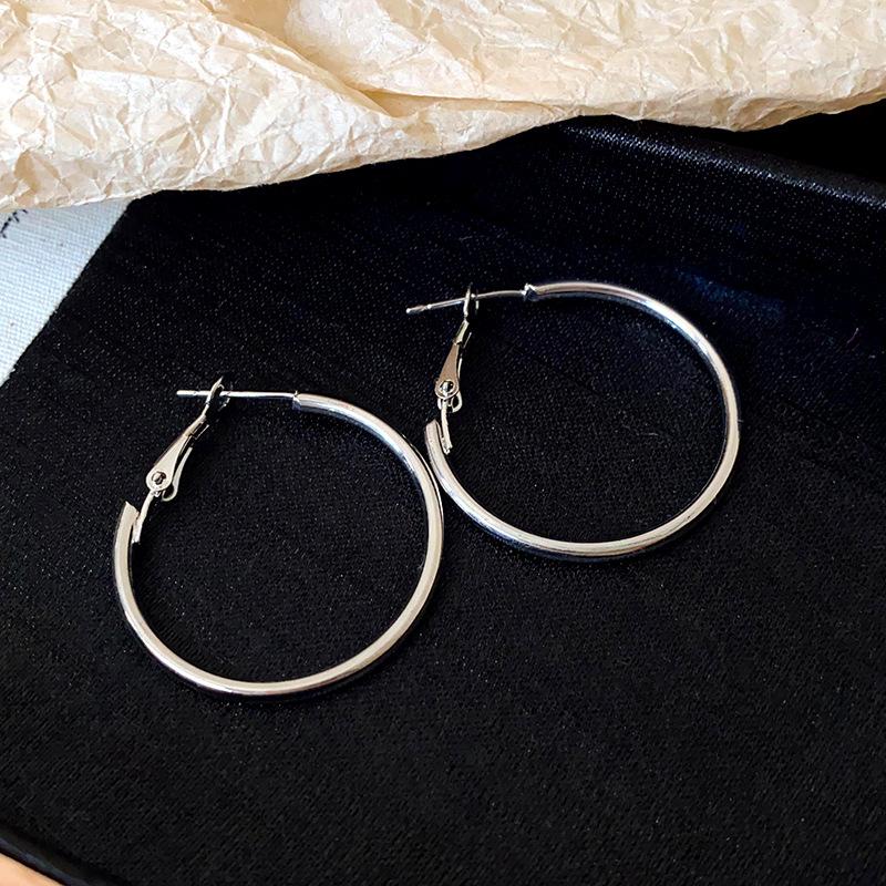 

Silver needle simple geometric round earrings high sense fashion atmosphere stud earrings niche exquisite design earrings