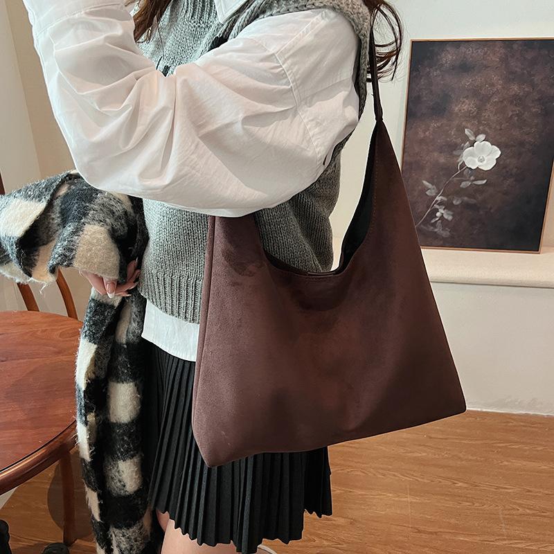 

Niche suede shoulder bag women s 2025 new fashionable large-capacity underarm bag versatile commuter tote bag 34*11*37