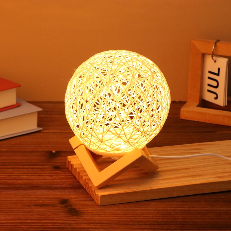 1 Set Rattan Kugel Tischleuchte USB-Stecker Helligkeit Einstellbar Nachtlicht Geschenk Holzständer Nachttisch Dekoration Nachtlicht Für Schlafzimmer