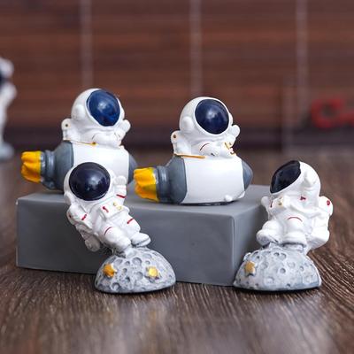 Zestaw 4 figurek astronautów, figurek kosmonautów, dekoracyjnych eksponatów (Polyresin) do Dekoracji Domu Nowy