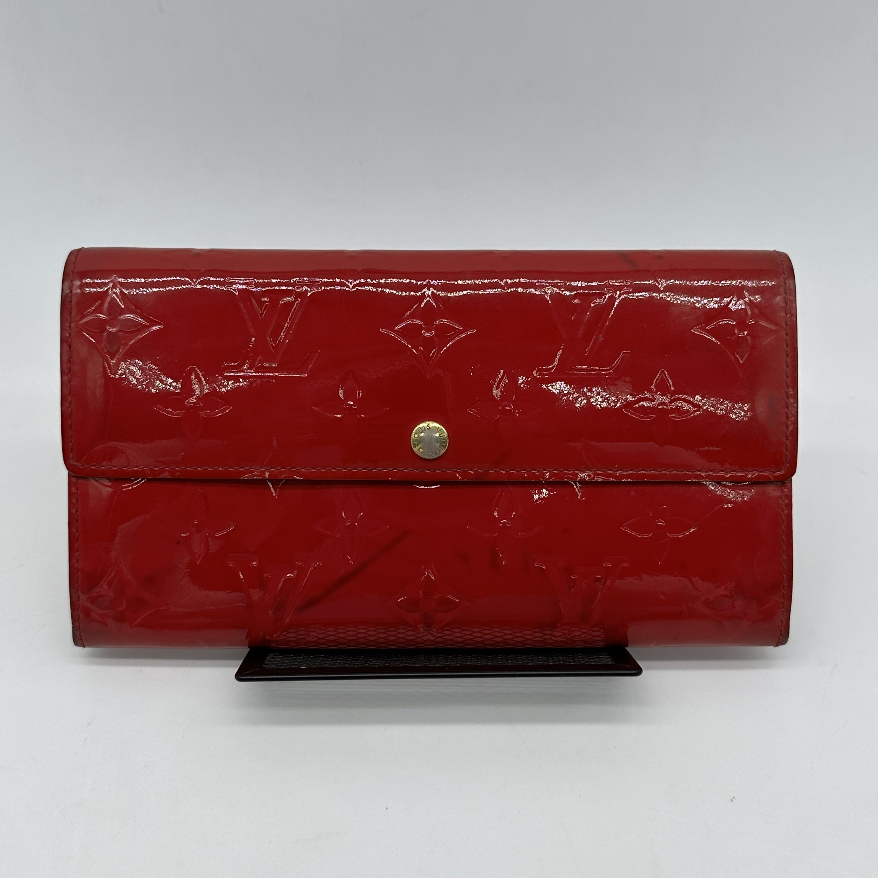 [Pre-Owned] Classic Print Flap Long Patent Leather Wallet - Good #TVYN3E ONE SIZE