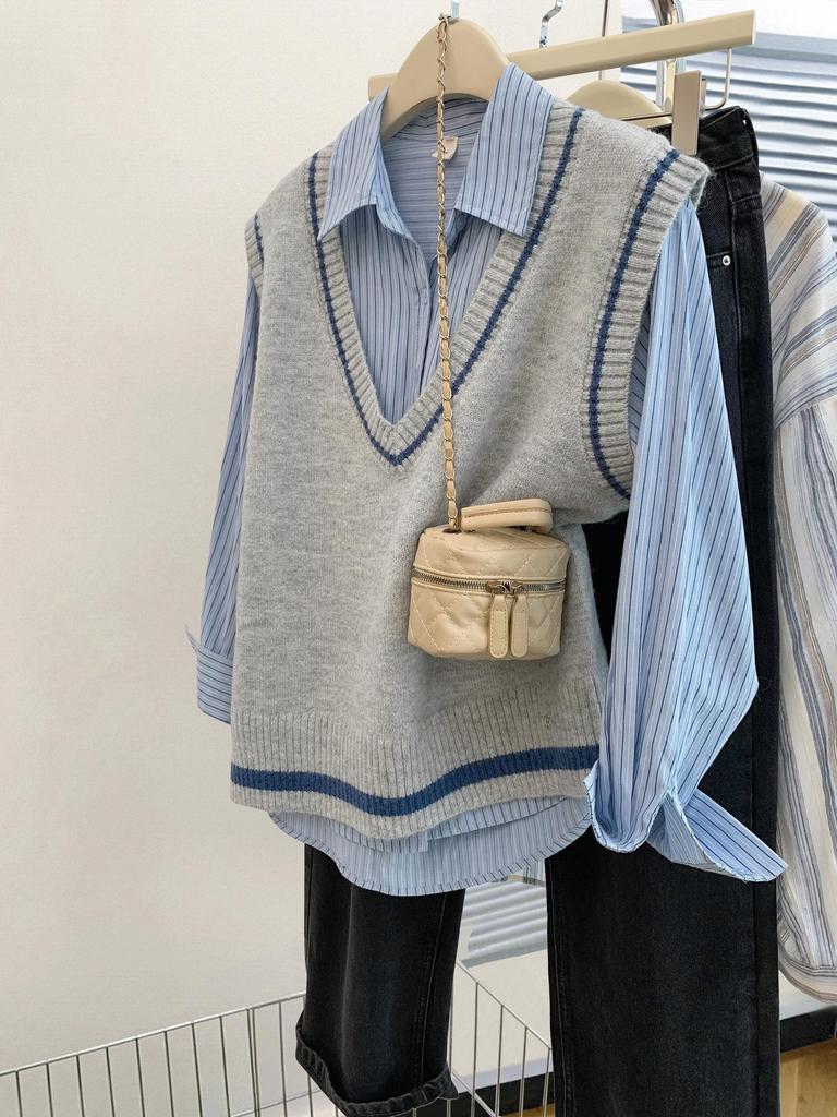 Gray V-neck Korean Style Knit Vest: Women's Sleeveless Sweater for Spring, Autumn, and Winter Layering.