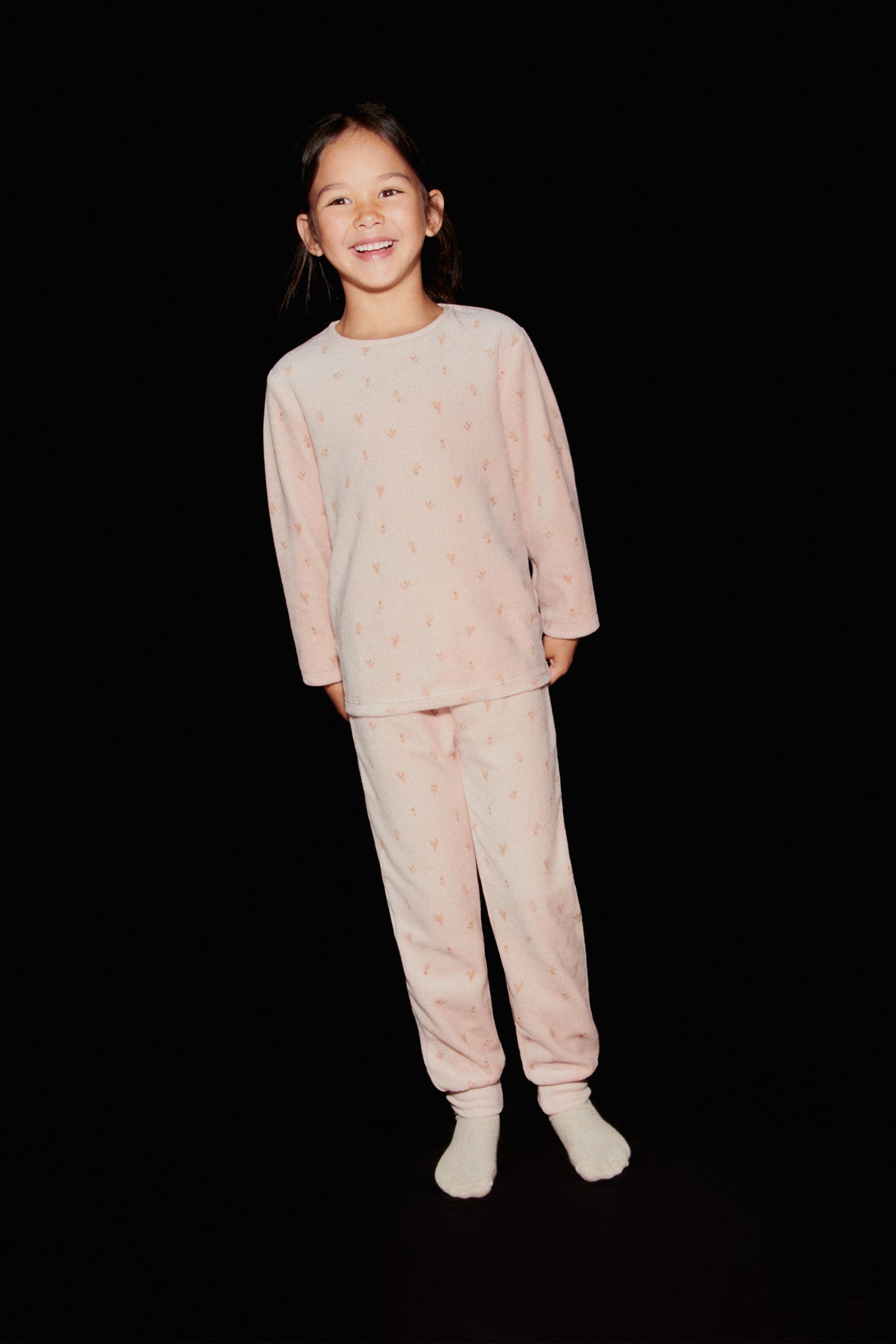 

1-6 ЛЕТ/ БАРХАТНАЯ ПИЖАМА С ЛИСТЬЯМИ