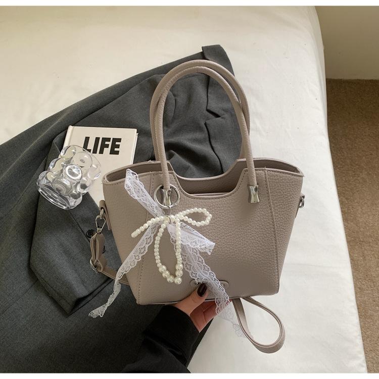 Korean version of the trend hand-carried bucket bag women's summer 2025 new simple fashion versatile shoulder bag niche high sense