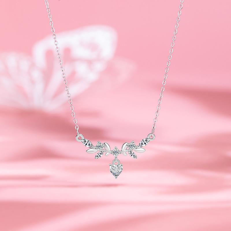 Lucky Laurel Twig Layered Choker Necklace for Women Trendy and Light Luxury Gift for Her Sister Friend