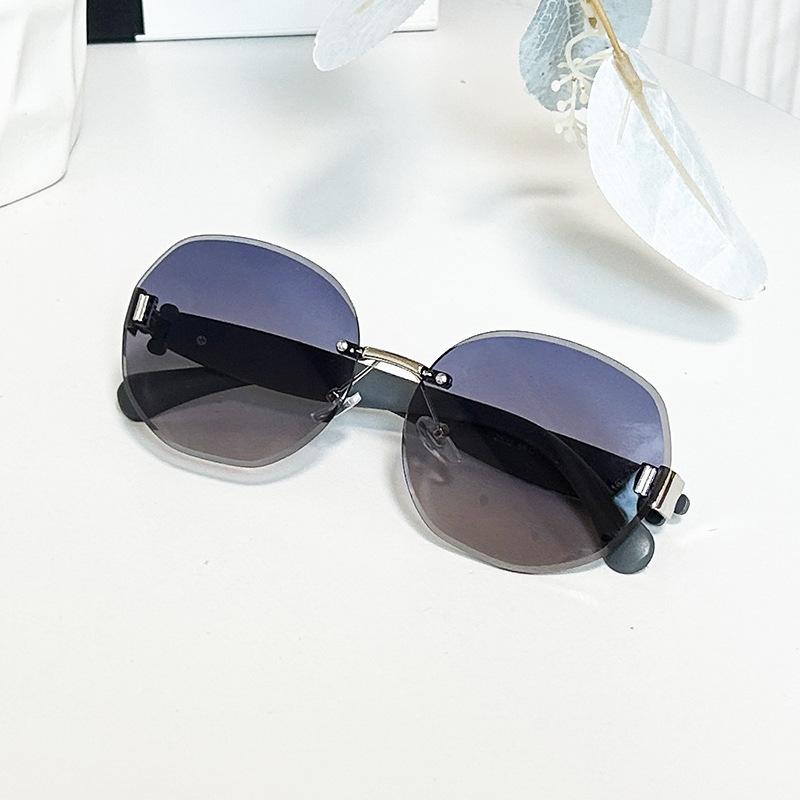 Women's Egg-Shaped Stylish Frameless Retro Sunglasses for Summer Photoshoots