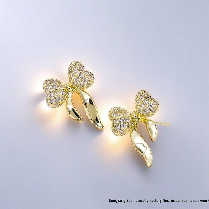 Copper-Plated Gold Bow Stud Earrings: Luxurious, Versatile, Non-Fading, Fashionable Jewelry for Women.