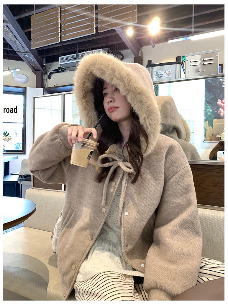 

Женское шерстяное пальто с капюшоном, меховым воротником и ремешком-бантом Small