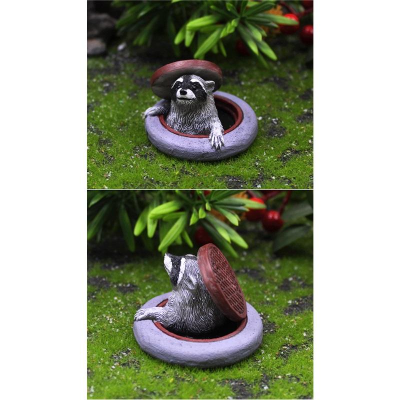 Raccoon Under The Manhole Cover Ornaments Creative Garden Micro-landscaping Patio Creative Simulation Animal Resin Decorations