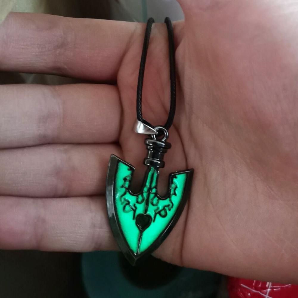 Anime Jojos Bizarre Adventure Killer Queen Arrow Necklace Pendant Snails Necklace GLOW In The DARK Night Necklace Men Women Gift