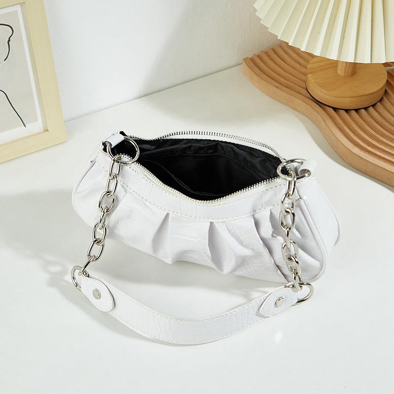 Ny mångsidig enkel damväska fräsch och söt damhandväska väska enfärgad kedja veckad axelväska väska