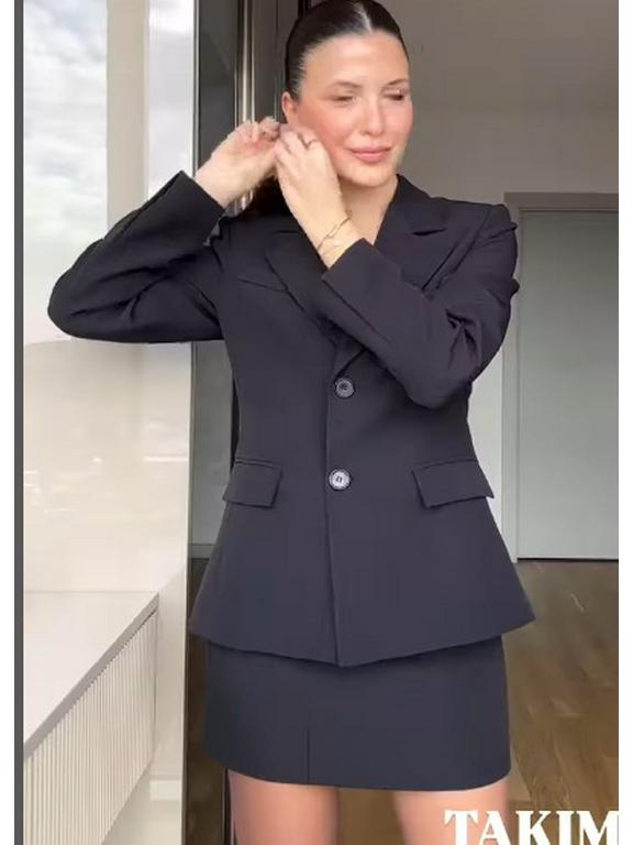 Autumn 2026 Women's European-American Waist-Cinching Suit Jacket with Lapel, Button, Pocket, Long Sleeve, and Short Skirt.