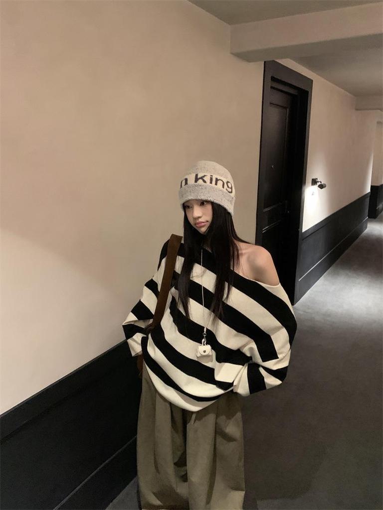Retro Color-Block Off-Shoulder Knitted Sweater - Autumn 2025 Women's Fashion
