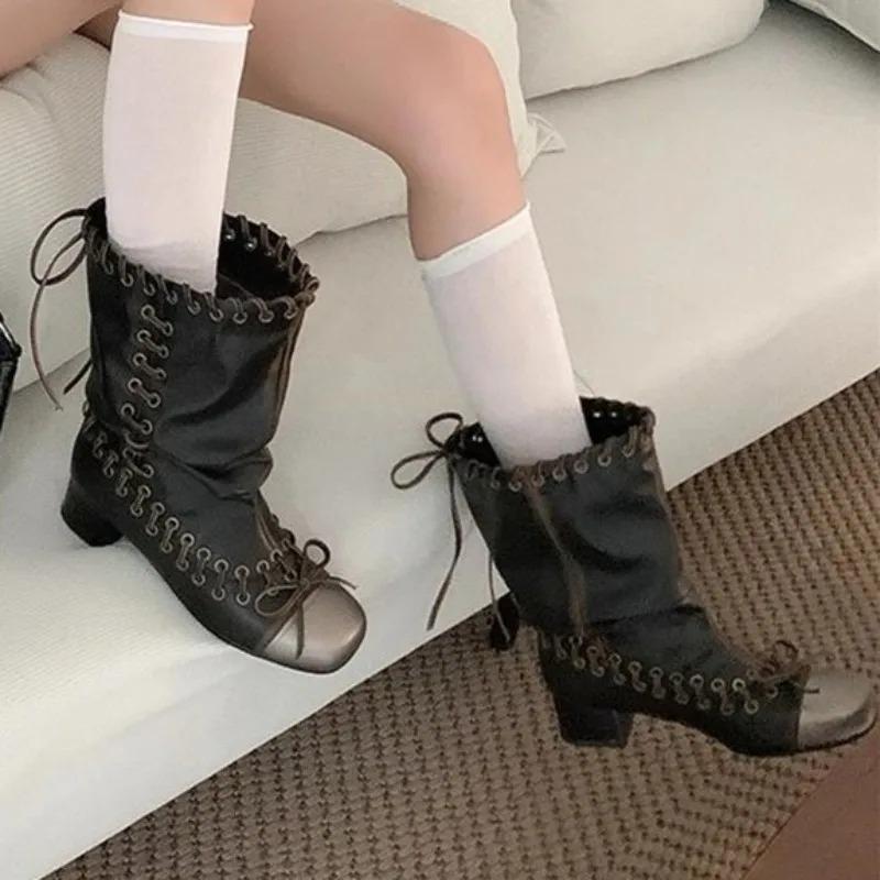 Designer Damenstiefel Trendige eckige Zehenpartie Lederstiefel Vintage Schnürstiefel mit Falten Mittelhohe Stiefel für Damen Mode-Stiefel mit dickem Absatz