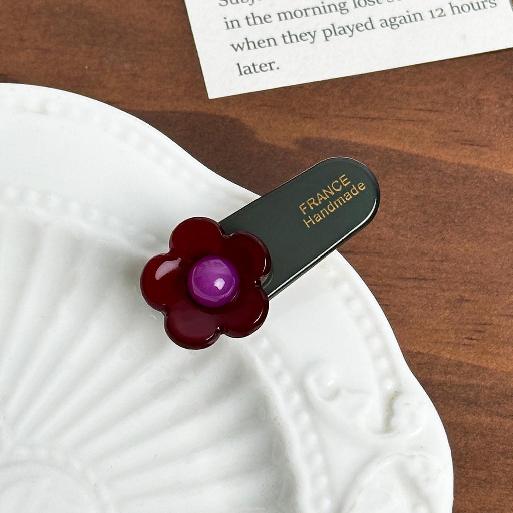 

Unique Handcrafted Floral Duckbill Hair Clip Featuring Vibrant Color Combinations Gray Dark Red