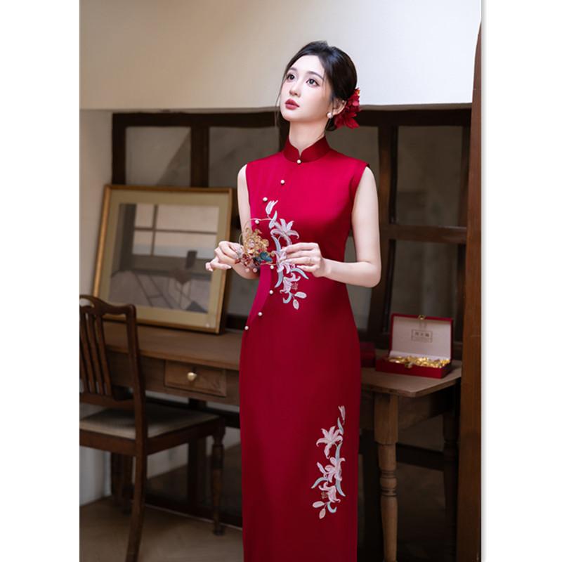 Hong Kong style red sleeveless new Chinese retro cheongsam women's spring and summer new imitation acetic acid embroidery wedding banquet old Shanghai