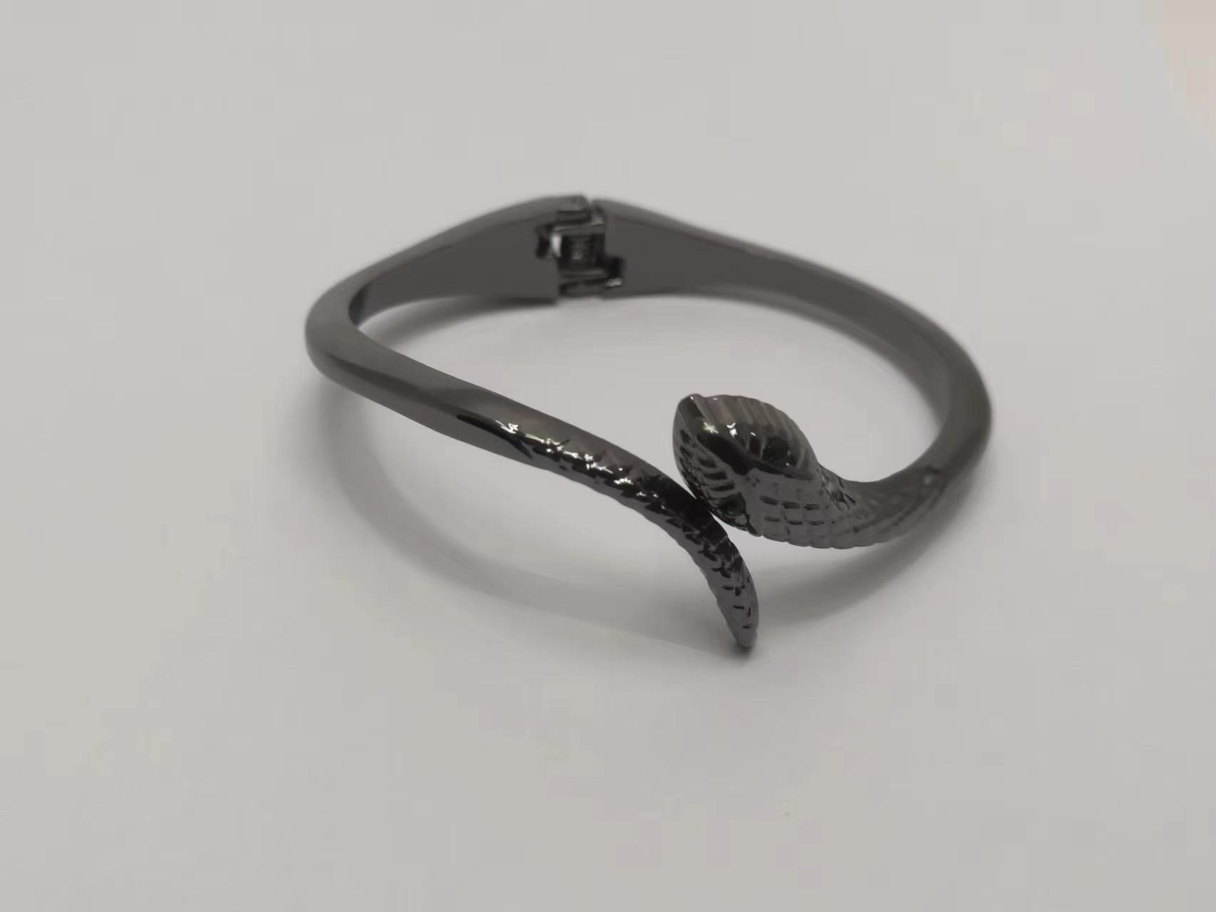 

Позолоченный браслет «Змеиная кость»: Тонкий стиль, цинковый сплав с бриллиантовыми акцентами, маленький ароматный корейский модный аксессуар