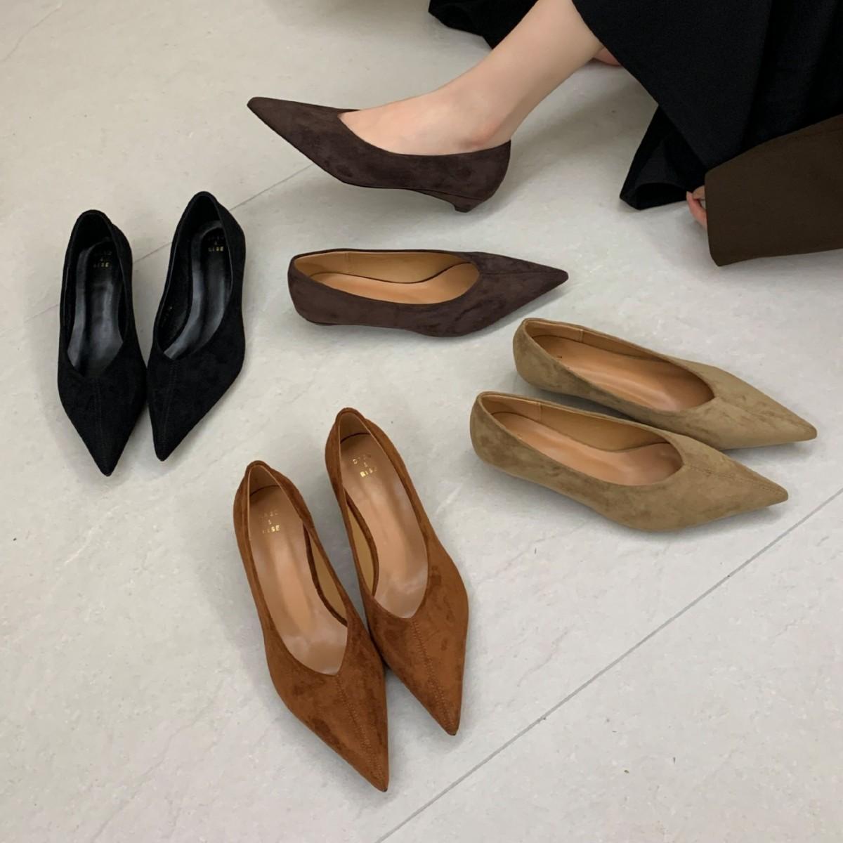 

2025 новая корейская версия замшевые туфли-лодочки с острым носком и неглубоким вырезом, универсальные, на низком каблуке, для работы и повседневной носки, женские 39 абрикосовый