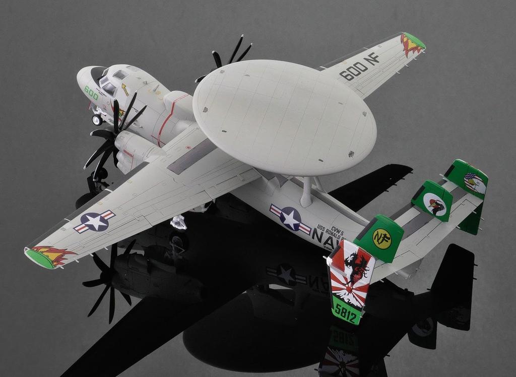 Platz Heller Scale US Navy Hawkeye Special Edition Plastic Model Kit with Japanese Instructions 1/72 E-2C (HE82300J)