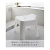 Yamazaki Jitsugyo 5383 Kancalı Banyo Sandalyesi, Beyaz, Yaklaşık G34XD32YY29cm (Oturma yeri: Yaklaşık 25cm) Kule, Nefes Alabilen ve Kolay Kuruyan
