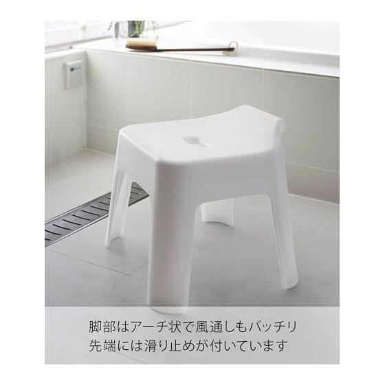 Yamazaki Jitsugyo 5383 Kancalı Banyo Sandalyesi, Beyaz, Yaklaşık G34XD32YY29cm (Oturma yeri: Yaklaşık 25cm) Kule, Nefes Alabilen ve Kolay Kuruyan