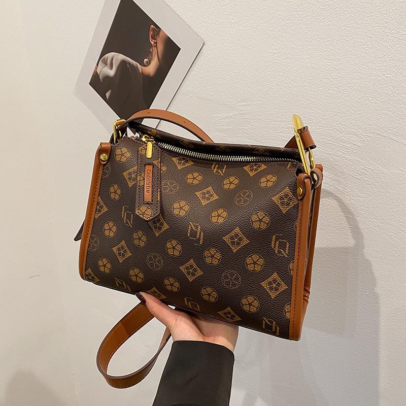 Premium Bag Women's New Light Luxury Commuter Bag Retro Printed Shoulder Bag Oblique Span Small Square Bag Pillow Bag