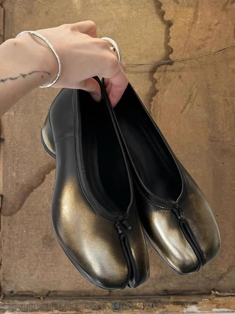 

Korean version of retro niche split-toed pig s trotters, thick-heeled ballet shoes, single shoes, women s 2025 new fashion small leather shoes 40 чорний