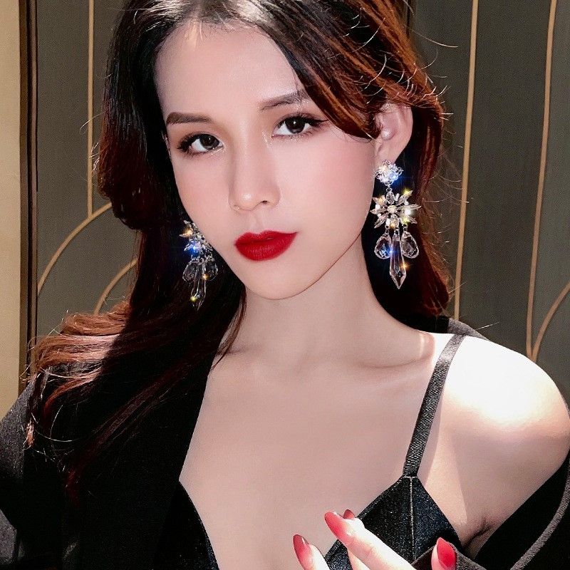 Flash diamond crystal fringed flower earrings 2025 new trendy temperament Internet celebrity earrings