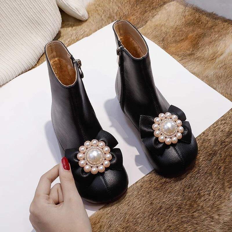 

Осенне-зимние короткие ботинки-принцессы для девочек, детские ботинки с жемчугом, на мягкой подошве, бархатные, на плоской подошве, большого размера, белые ботинки-мартины на мягкой подошве 36 yards inner length 22.5 cm